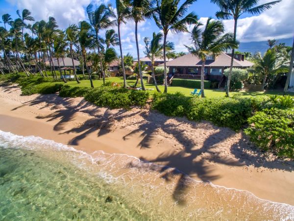 Beachfront Exclusive Vacation Home in Mokuleia 8 Guests