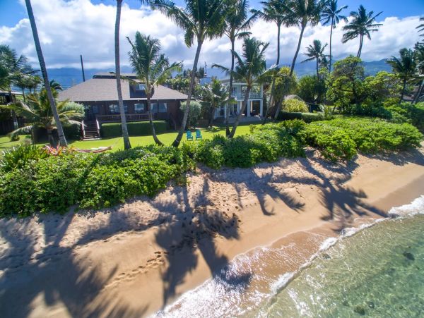 Beachfront Exclusive Vacation Home in Mokuleia 8 Guests