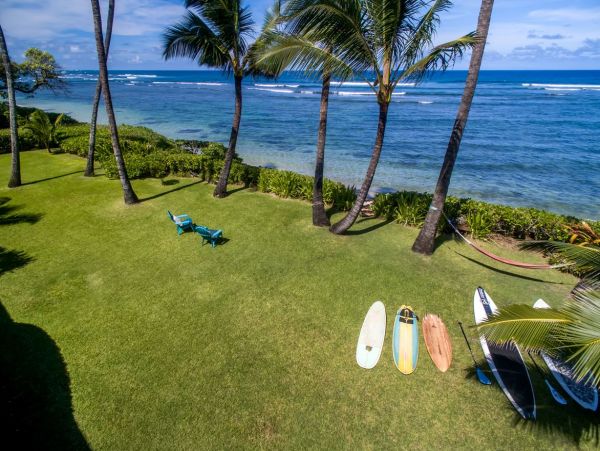 Beachfront Exclusive Vacation Home in Mokuleia 8 Guests