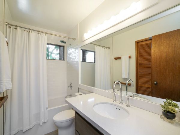 Beachfront Exclusive Vacation Home in Mokuleia 8 Guests