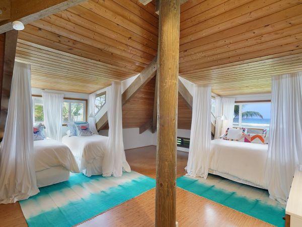 Beachfront Exclusive Vacation Home in Mokuleia 8 Guests