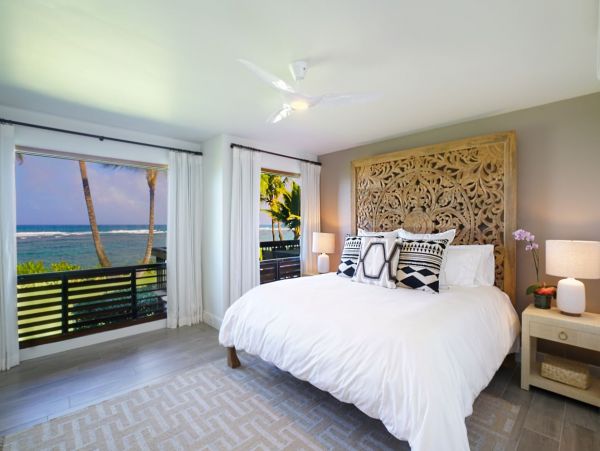 Beachfront Exclusive Vacation Home in Mokuleia 8 Guests