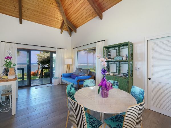 Beachfront Exclusive Vacation Home in Mokuleia 8 Guests