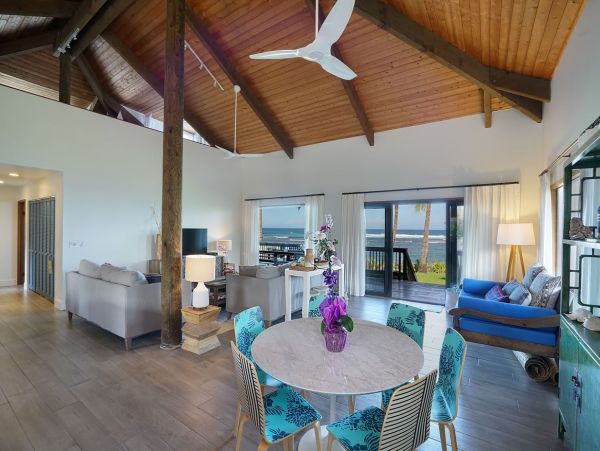 Beachfront Exclusive Vacation Home in Mokuleia 8 Guests
