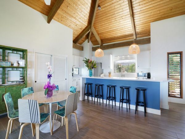 Beachfront Exclusive Vacation Home in Mokuleia 8 Guests