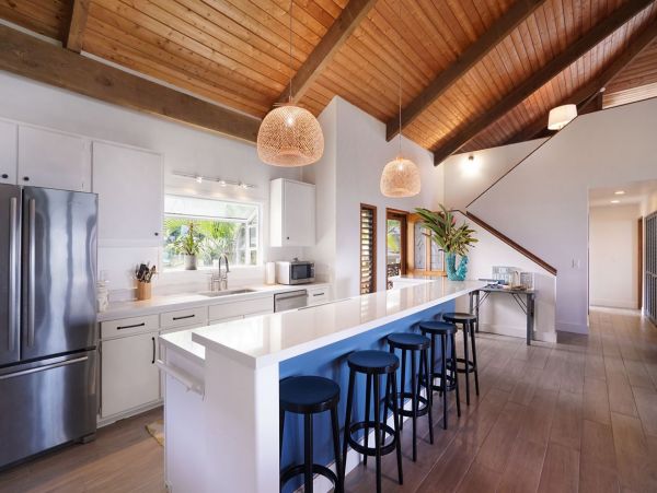 Beachfront Exclusive Vacation Home in Mokuleia 8 Guests