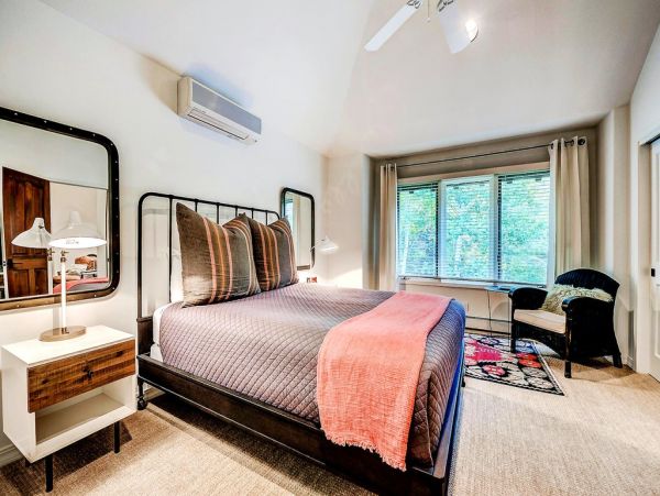 Luxury  Vacation Residence in Arrowhead Sleeps 16 Guests