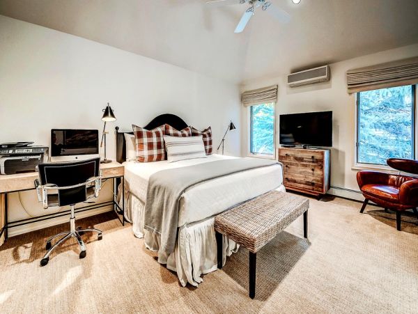 Luxury  Vacation Residence in Arrowhead Sleeps 16 Guests