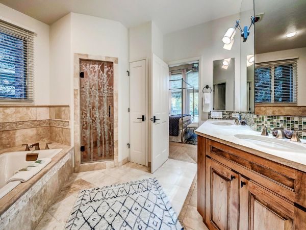 Luxury  Vacation Residence in Arrowhead Sleeps 16 Guests