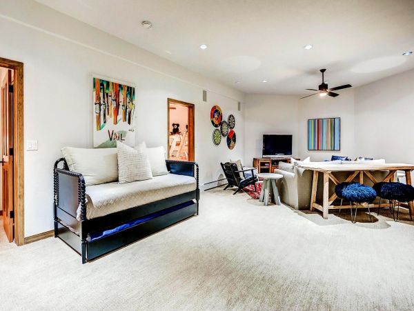 Luxury  Vacation Residence in Arrowhead Sleeps 16 Guests