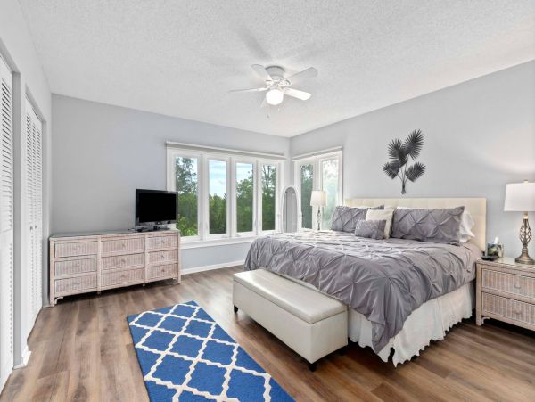 Two Bedroom Townhouse in Longboat Key Sleeps Six Guests