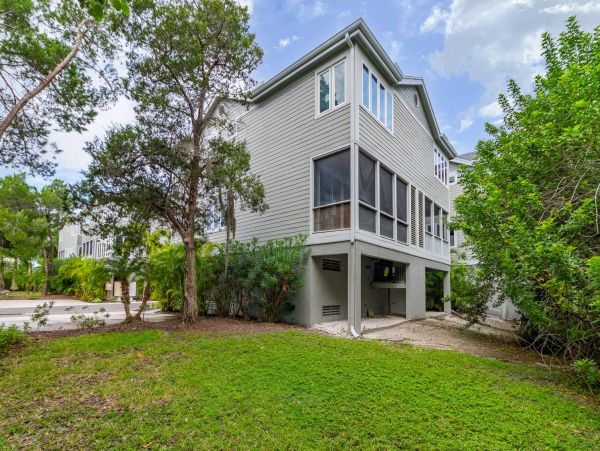 Two Bedroom Townhouse in Longboat Key Sleeps Six Guests