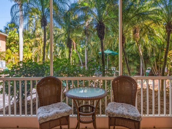 One Bedroom Walk to Beach Rental Condo in Siesta Key