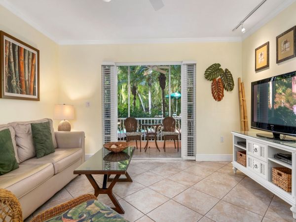 One Bedroom Walk to Beach Rental Condo in Siesta Key