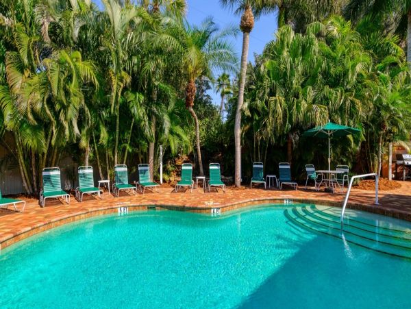 One Bedroom Walk to Beach Rental Condo in Siesta Key