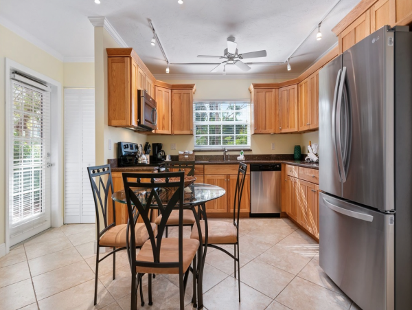 Charming Siesta Key One Bedroom Vacation Condo Sleeps 4