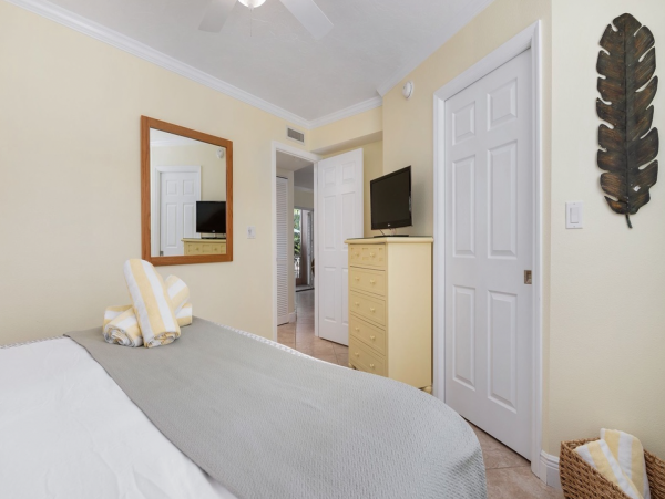 Charming Siesta Key One Bedroom Vacation Condo Sleeps 4