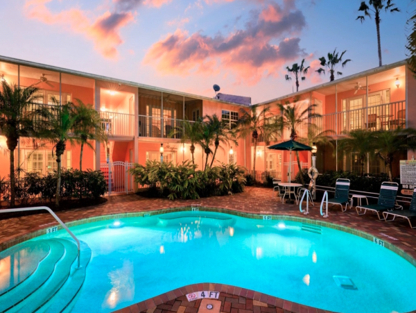 Charming Siesta Key One Bedroom Vacation Condo Sleeps 4
