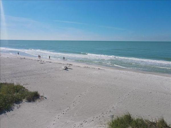 Two-Bedroom Beachfront Rental Condo in Longboat Key