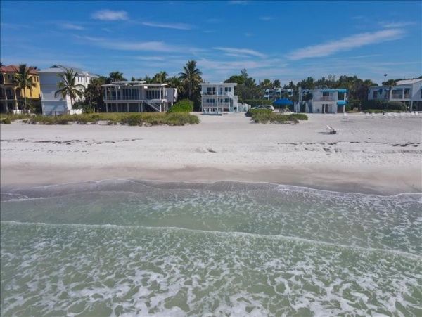 Two-Bedroom Beachfront Rental Condo in Longboat Key