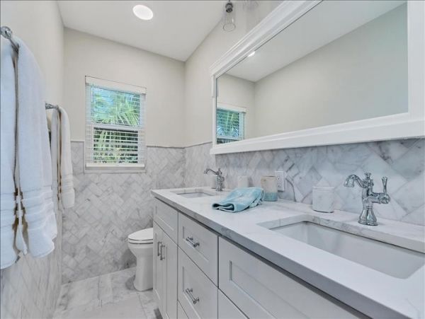 Two-Bedroom Beachfront Rental Condo in Longboat Key