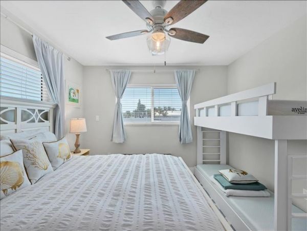 Two-Bedroom Beachfront Rental Condo in Longboat Key