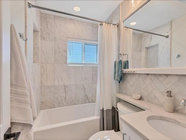 Two-Bedroom Beachfront Rental Condo in Longboat Key