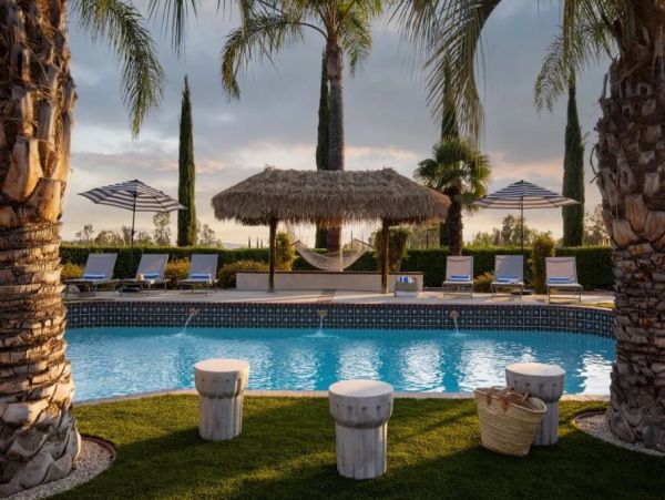 Beautiful Six Bedroom Vacation Villa in Temecula Sleeps 14