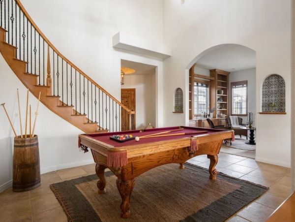 Beautiful Six Bedroom Vacation Villa in Temecula Sleeps 14