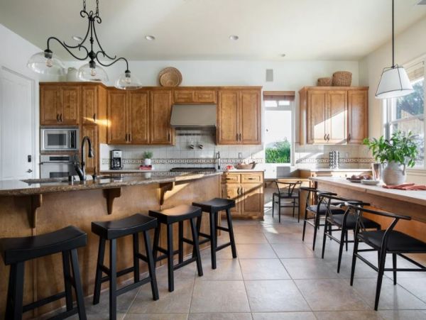 Beautiful Six Bedroom Vacation Villa in Temecula Sleeps 14