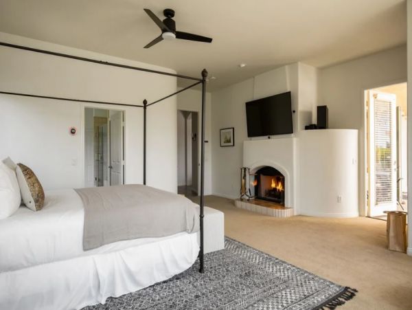 Beautiful Six Bedroom Vacation Villa in Temecula Sleeps 14