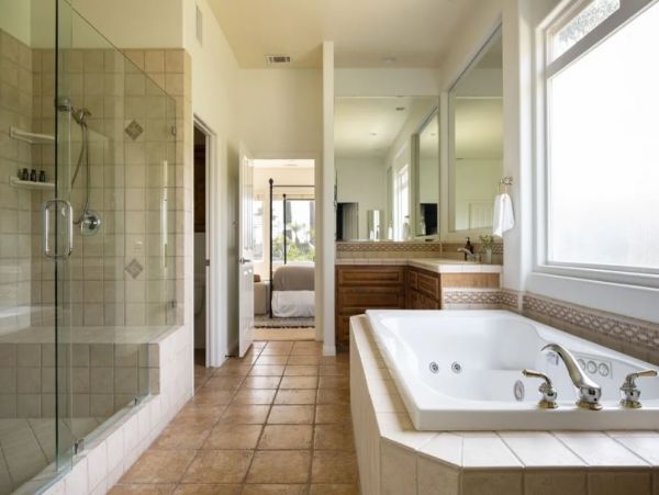 Beautiful Six Bedroom Vacation Villa in Temecula Sleeps 14