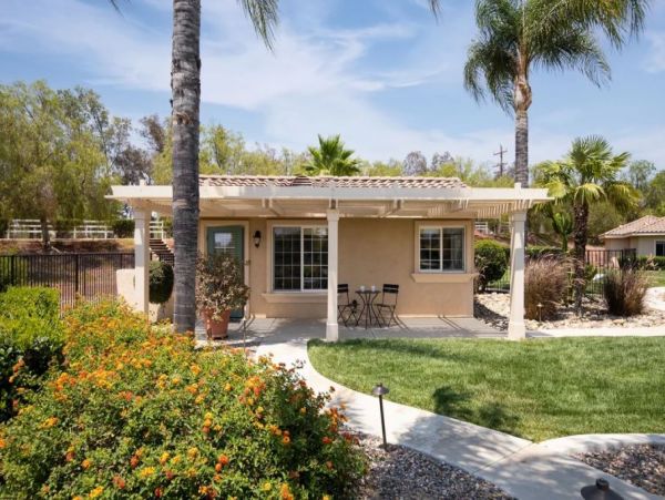 Beautiful Six Bedroom Vacation Villa in Temecula Sleeps 14