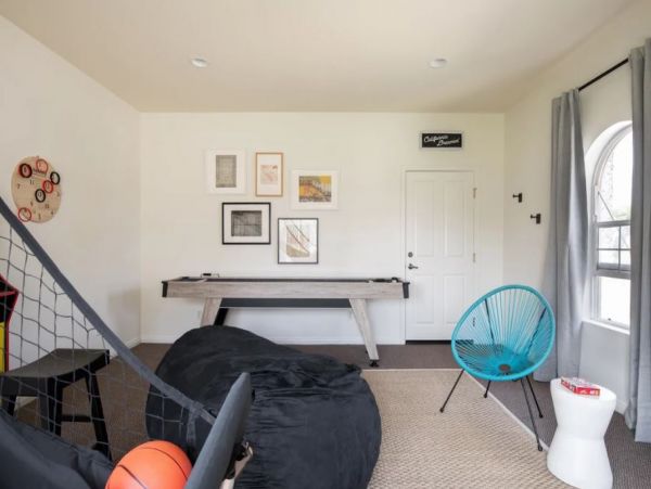 Beautiful Six Bedroom Vacation Villa in Temecula Sleeps 14