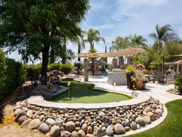 Beautiful Six Bedroom Vacation Villa in Temecula Sleeps 14