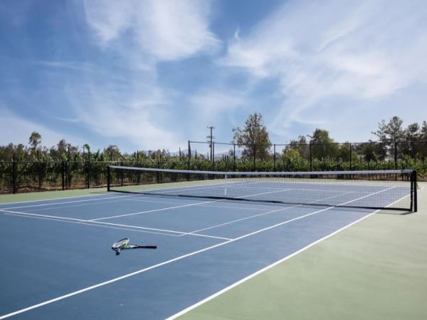 Beautiful Six Bedroom Vacation Villa in Temecula Sleeps 14