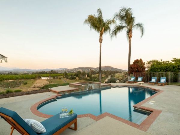 Luxury Vacation Pool Home in Temecula 6 Bedrooms Sleeps 14
