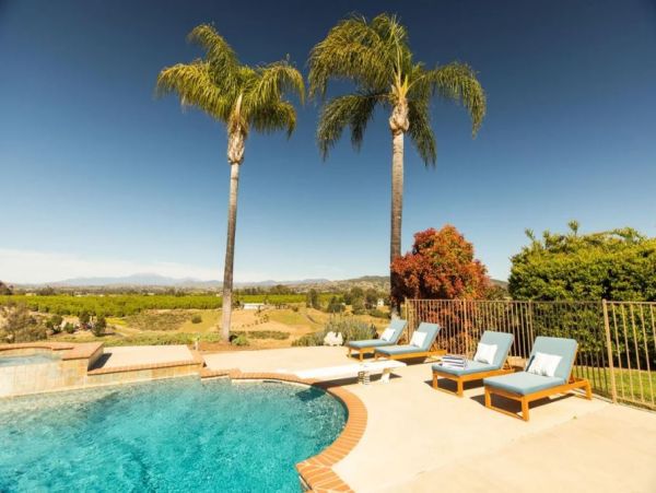 Luxury Vacation Pool Home in Temecula 6 Bedrooms Sleeps 14