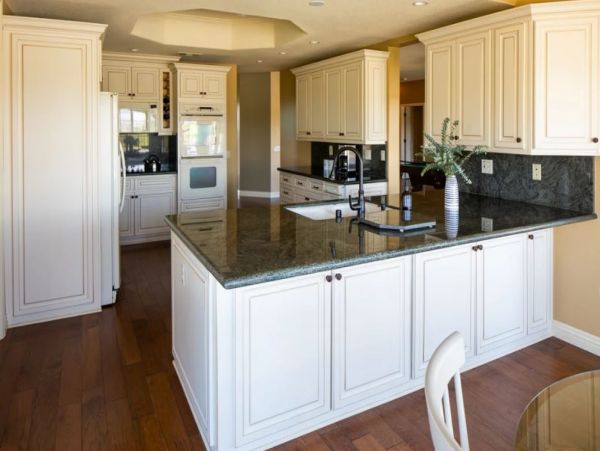 Luxury Vacation Pool Home in Temecula 6 Bedrooms Sleeps 14