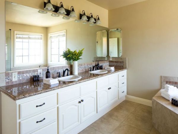 Luxury Vacation Pool Home in Temecula 6 Bedrooms Sleeps 14