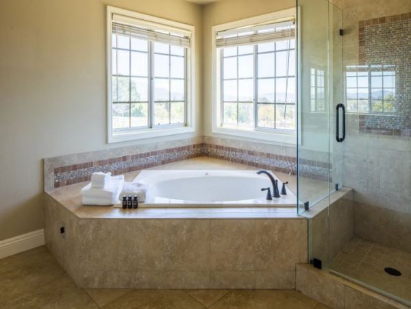Luxury Vacation Pool Home in Temecula 6 Bedrooms Sleeps 14