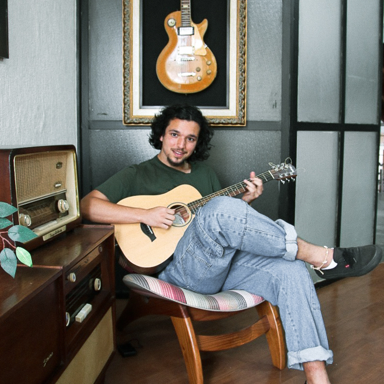 Levi Dorneles Voz e violão