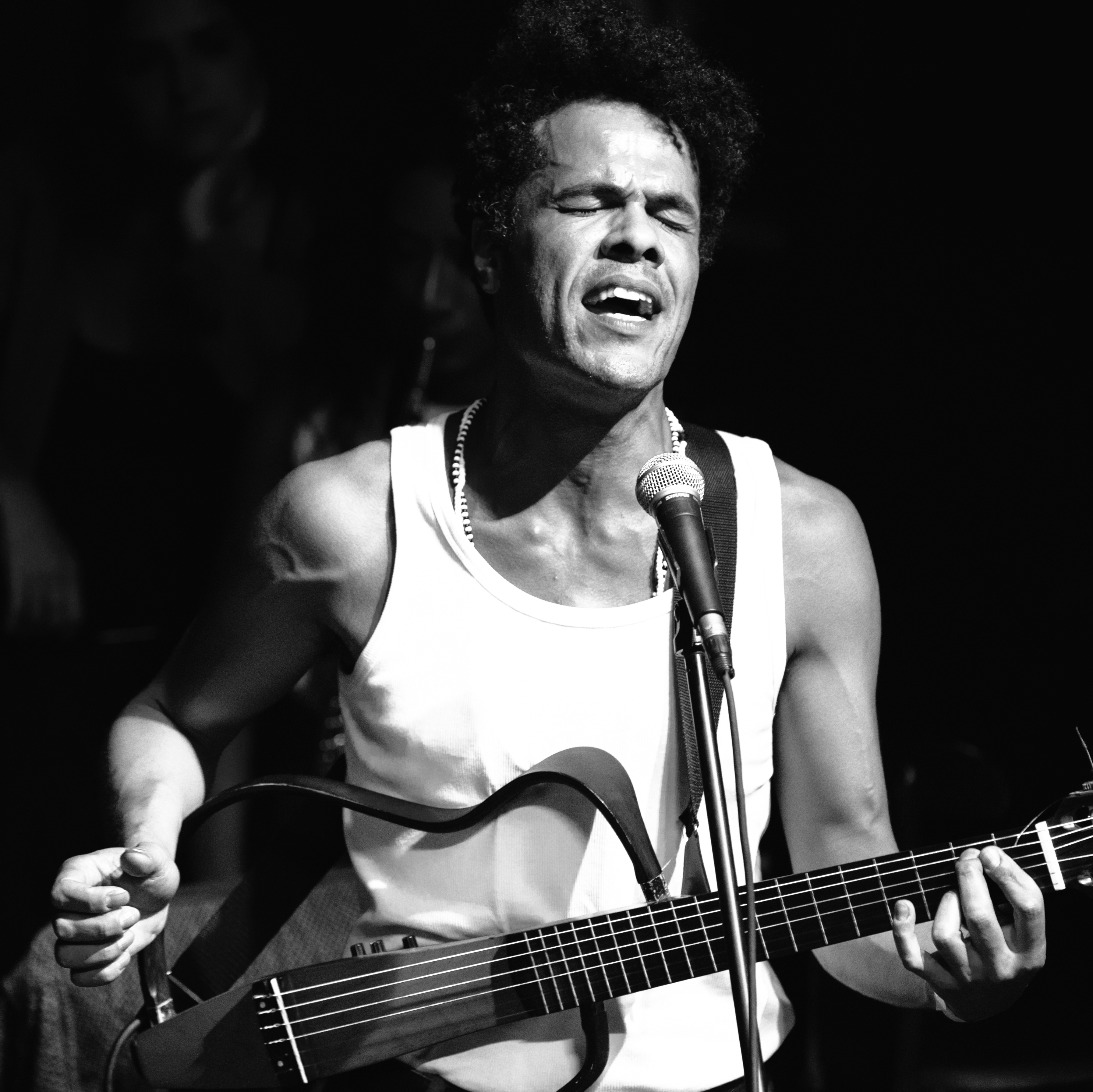 Tuco mpb,voz e violão,trio e banda.