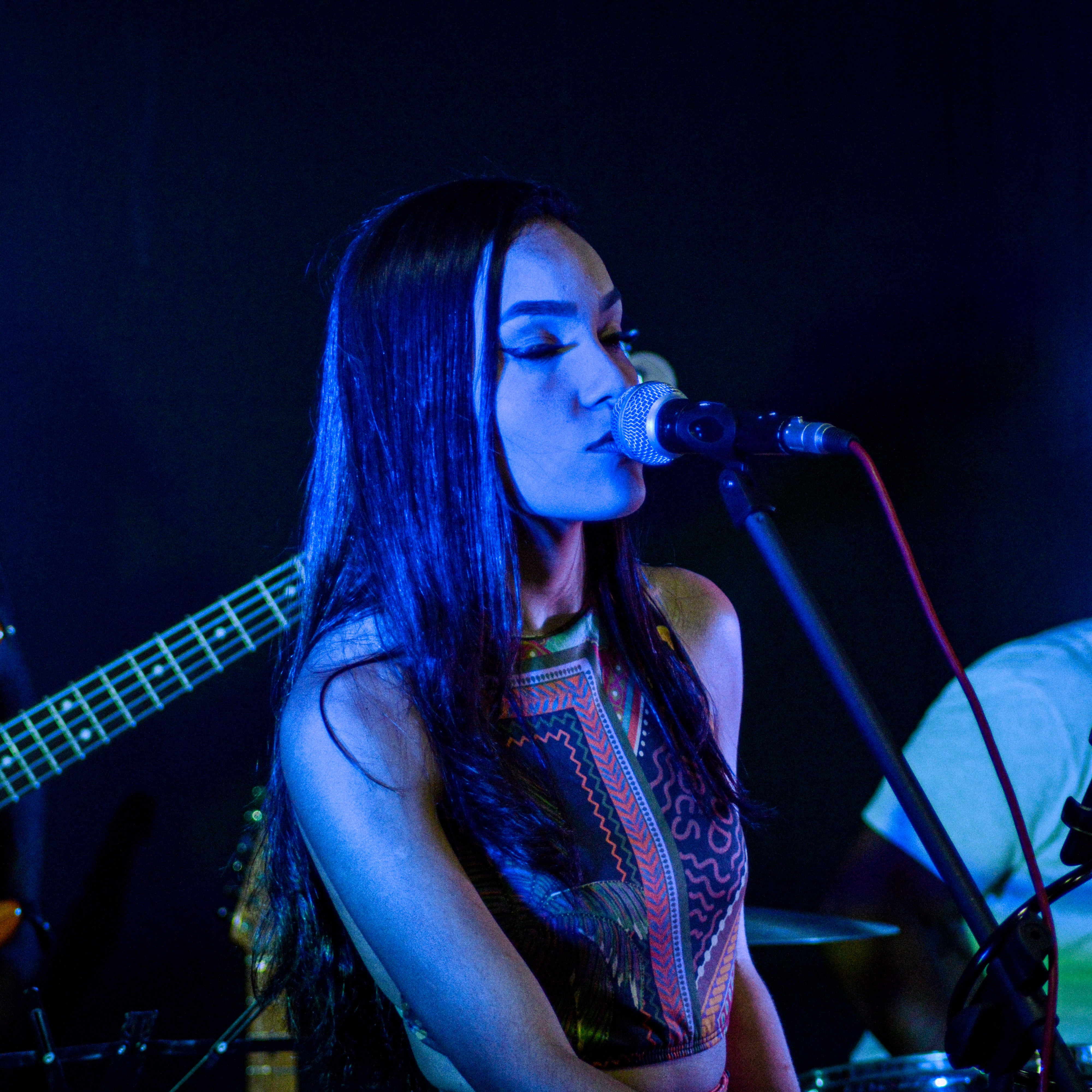 Suzane Oliveira Trio (voz, violão, cajon)