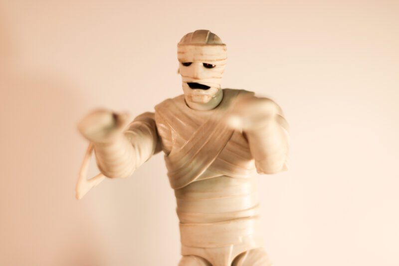 mummy pose 1