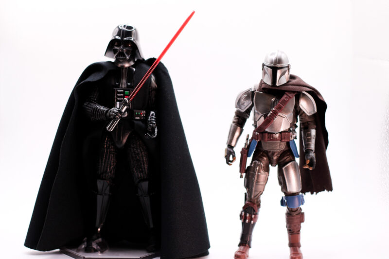 desk toy guide darth and mando 