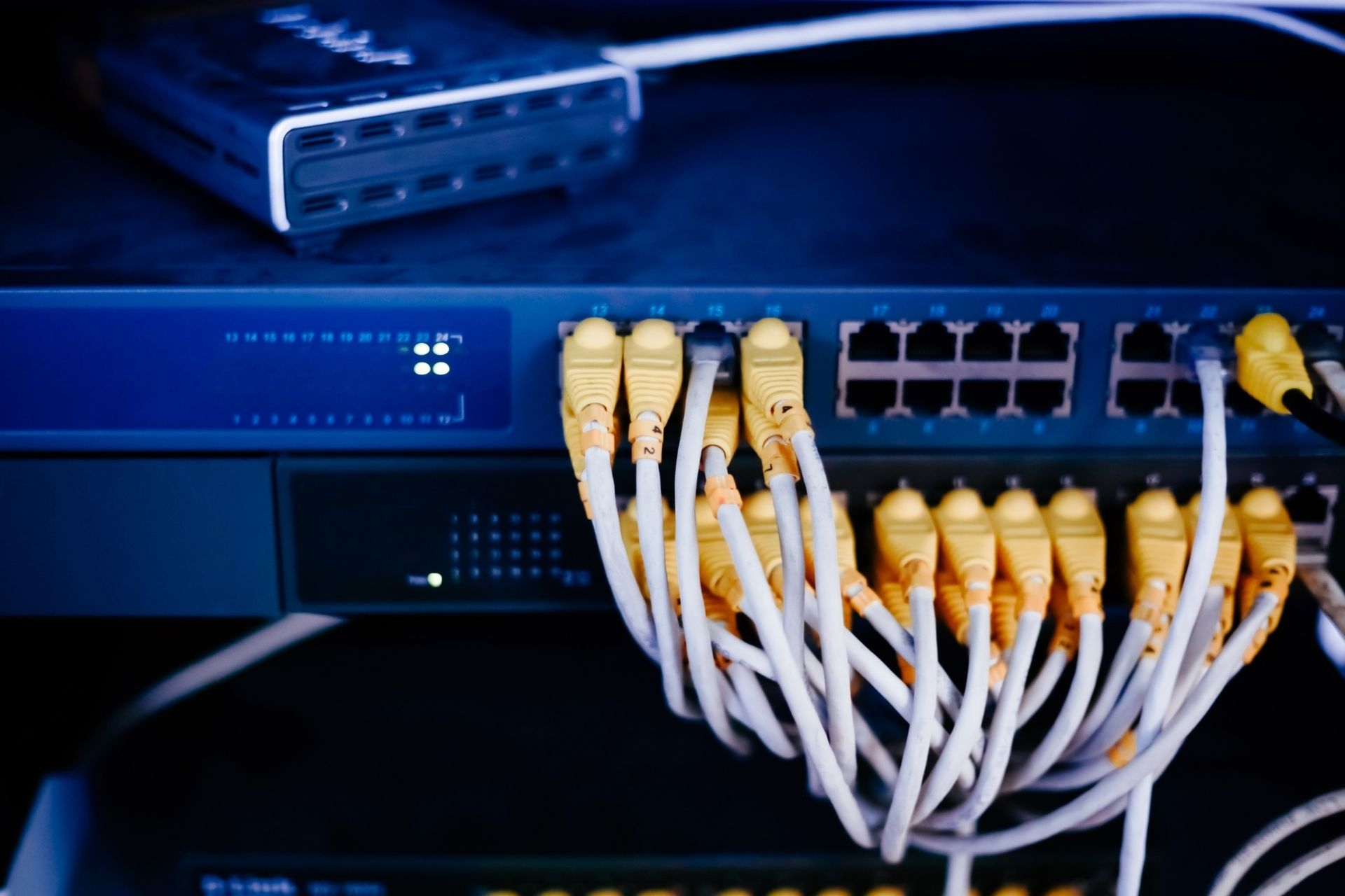 Can fiber optic internet access points support higher bandwidth and faster internet speeds?