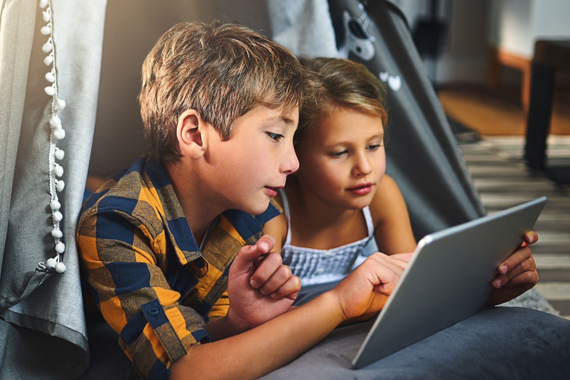 How does fiber optic internet improve the overall connectivity and network performance within a townhouse community?