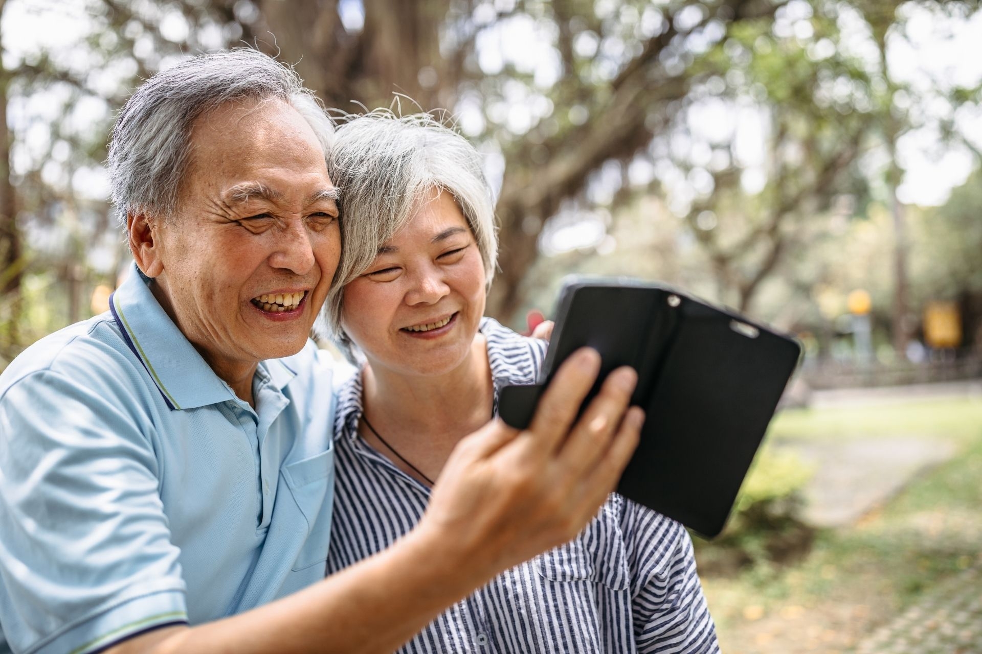 Can customers upgrade or downgrade their internet speed during the contract period with fiber optic internet providers?