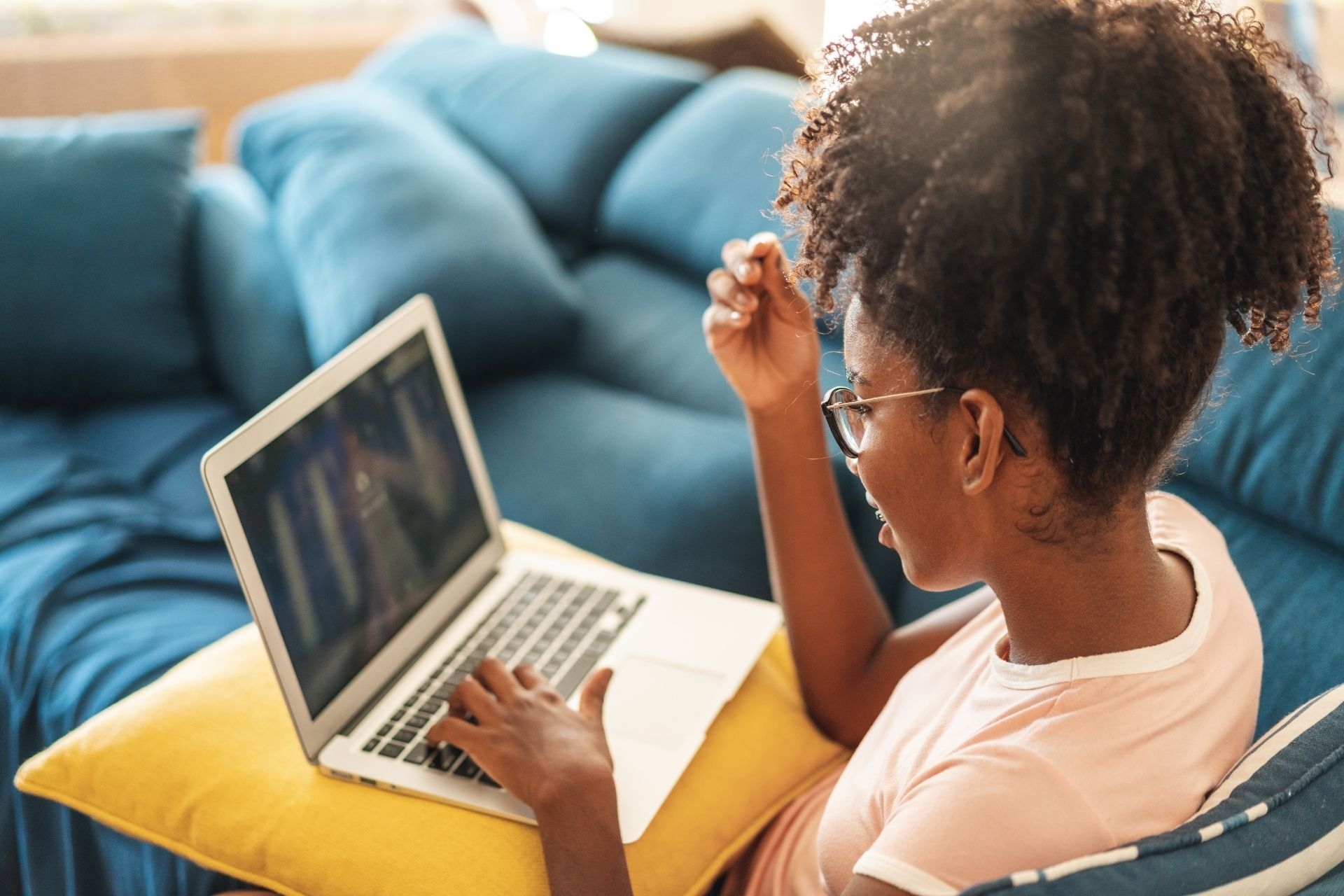 How does fiber optic internet technology work in MDUs to provide high-speed internet access?
